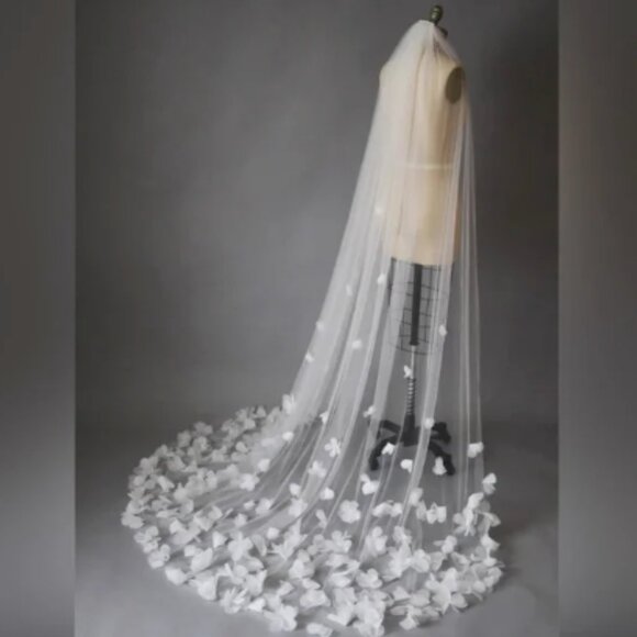 Wedding Veil - Picture 2 of 7